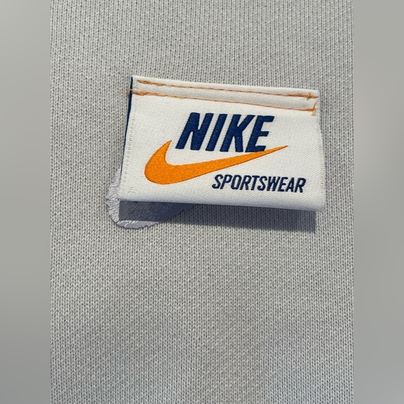 NIKE AS W NSW HOODIE ft MYLK from Korean Drop - Picture 11 of 15